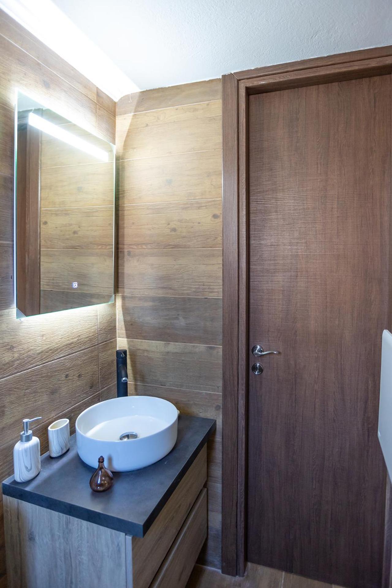 Era Of Elegance: 1928 Classic Dwelling Trípoli Kültér fotó