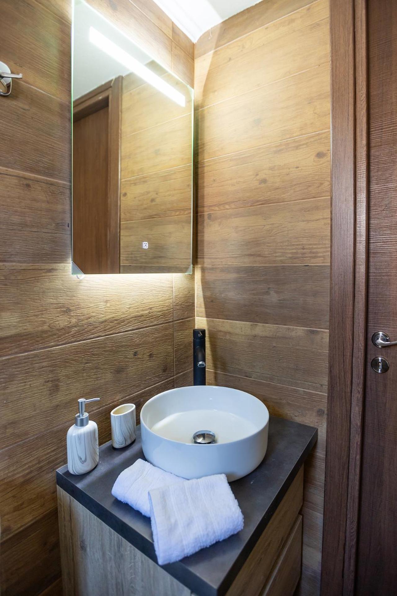 Era Of Elegance: 1928 Classic Dwelling Trípoli Kültér fotó